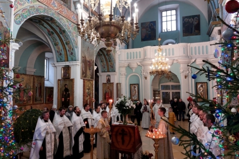 Вечернее Богослужение с чтением акафиста Рождеству Христову