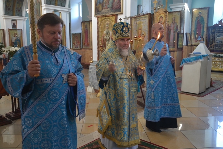 В канун Недели 12-й по Пятидесятнице епископ Леонид совершил Всенощное бдение в кафедральном соборе г. Мозыря