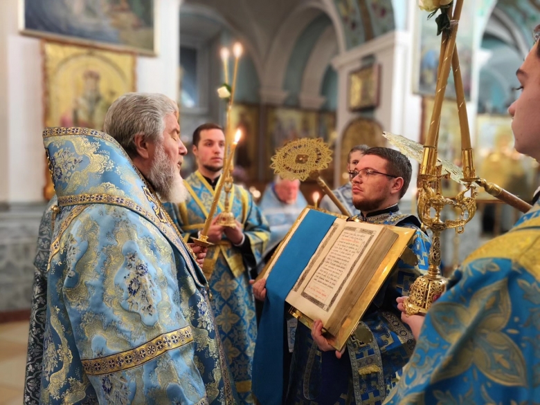 Епископ Леонид возглавил Всенощное бдение в канун праздника иконы Божией Матери «Скоропослушница» в кафедральном соборе г. Мозыря