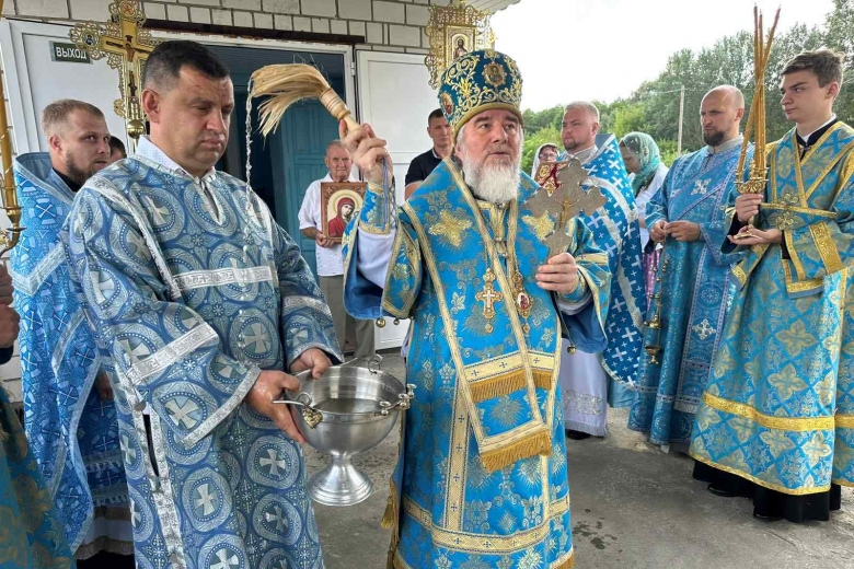 Правящий архиерей возглавил Литургию по случаю престольного праздника храма Казанской иконы Божией Матери в аг. Маложин Брагинского района