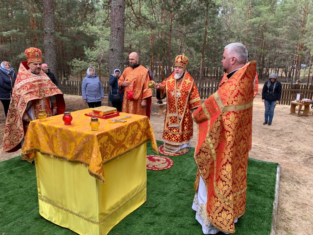 В Неделю 2-ю по Пасхе епископ Леонид совершил Литургию в отселенной деревне Дерновичи Наровлянского района