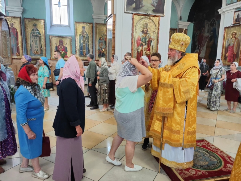 Вечернее Богослужение с чтением Акафиста Пресвятой Богородице