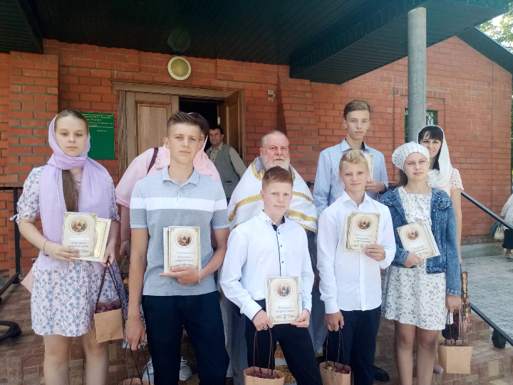 Торжественное поздравление выпускников воскресной школы Успенского храма г. Калинковичи