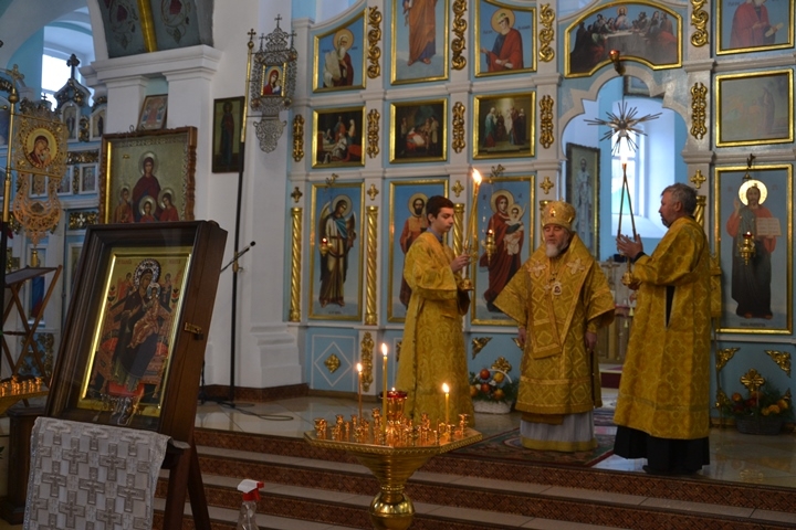 Архиерейское Богослужение в праздник святого апостола и евангелиста Луки