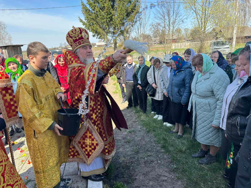 В среду Светлой седмицы епископ Леонид совершил Литургию в д. Букча Лельчицкого района