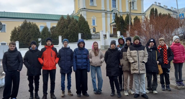 Учащиеся средней школы №9 г. Мозыря посетили Михайловский собор и Никольский храм