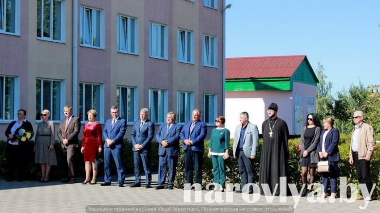 В Наровле священник принял участие в мероприятиях по случаю юбилея школы