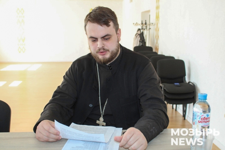 В Мозырском зональном ЦГЭ священнослужитель принял участие во встрече в рамках реализации профилактического проекта «Мозырь – здоровый город»
