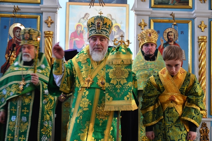 Епископ Леонид совершил Всенощное бдение в канун праздника Входа Господнего в Иерусалим