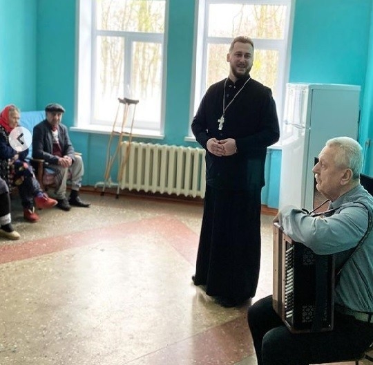 Священник посетил Липовскую больницу сестринского ухода