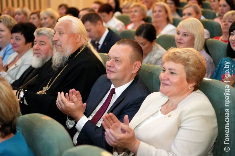 Епископ Леонид принял участие в августовской областной педагогической конференции