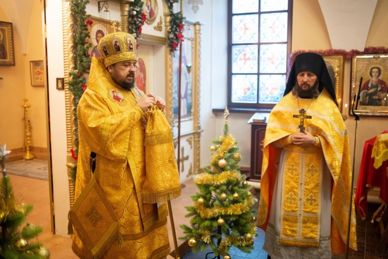 В Неделю 27-ю по Пятидесятнице епископ Несвижский Авксентий совершил Литургию в Юровичской обители