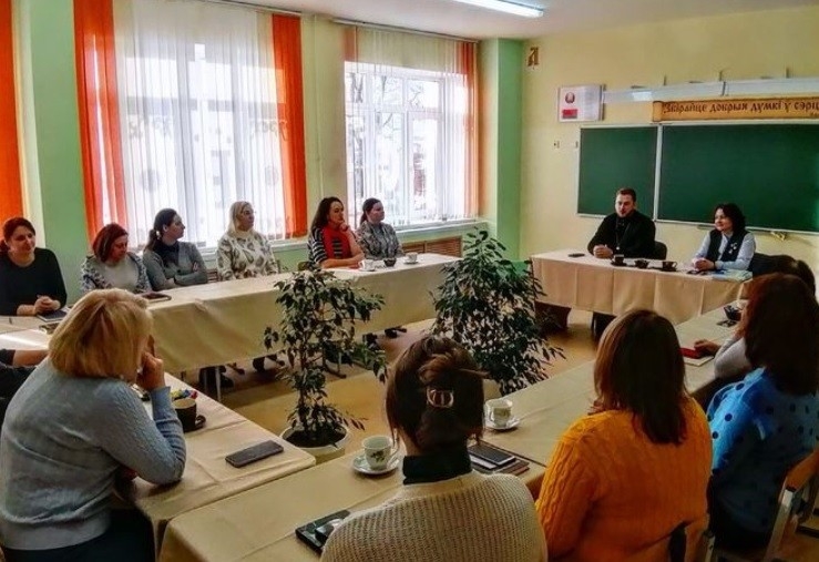 Священник провел встречу с педагогами средней школы № 4 г. Калинковичи