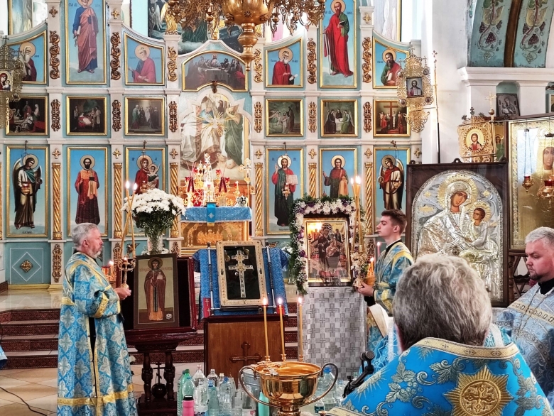 В праздник иконы Божией Матери «Всецарица» епископ Леонид совершил Литургию в кафедральном соборе г. Мозыря