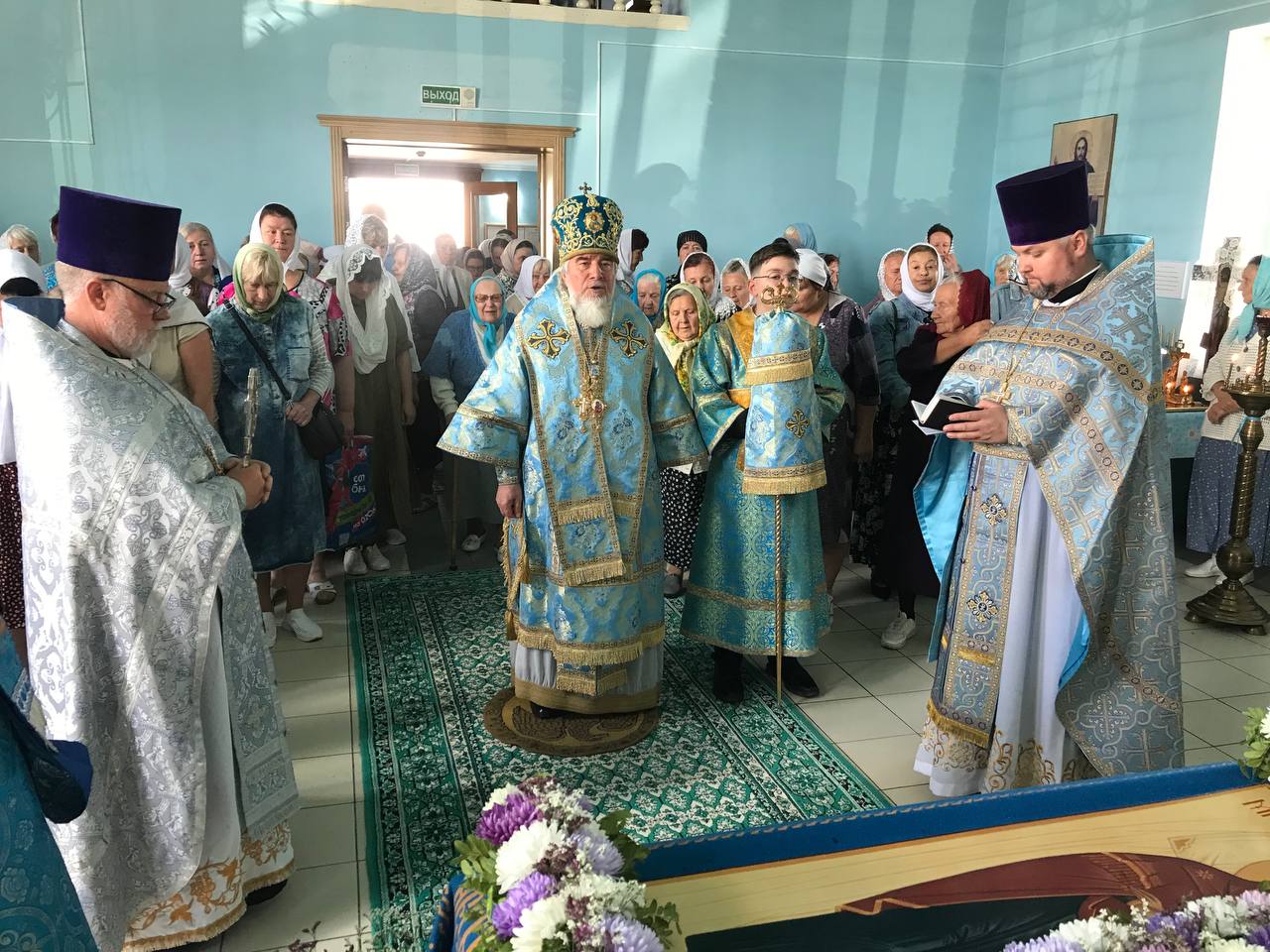 Епископ Леонид возглавил Божественную литургию по случаю престольного праздника Успенского храма в г. Калинковичи