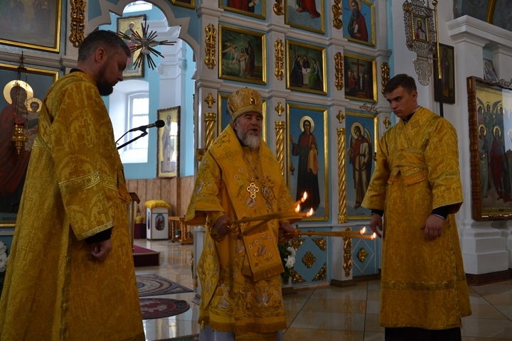 Епископ Леонид совершил Литургию в кафедральном соборе г. Мозыря в праздник Всех святых