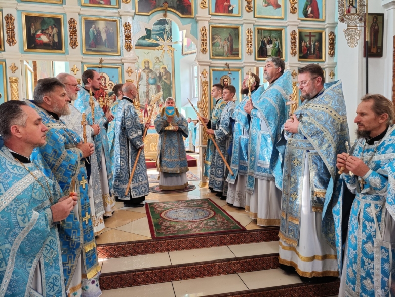 В праздник иконы Божией Матери «Всецарица» епископ Леонид совершил Литургию в кафедральном соборе г. Мозыря