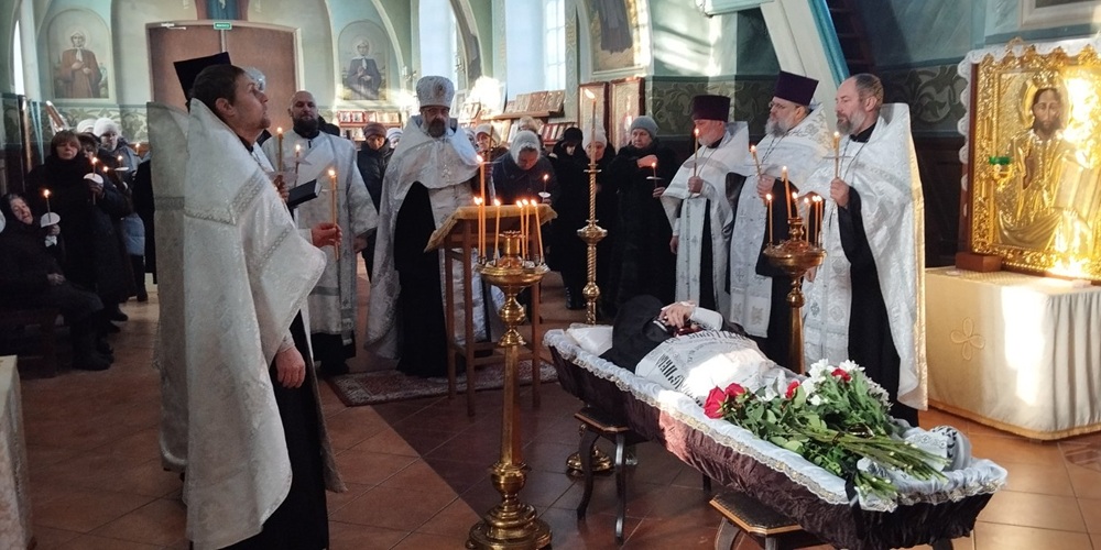 В храме святителя Николая Чудотворца города Петриков совершили отпевание новопреставленного иеромонаха Михаила (Лукоянова)