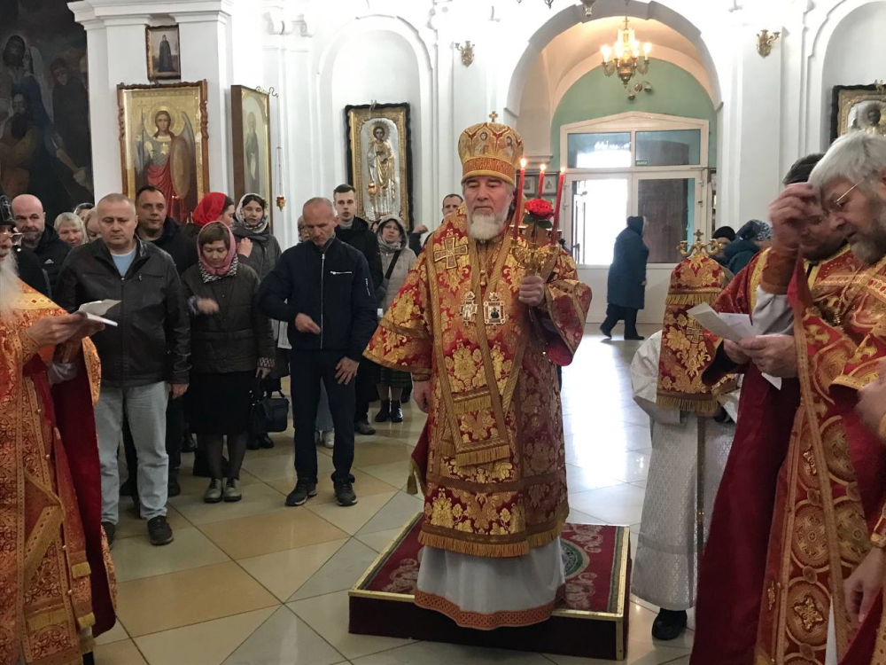 В субботу Светлой седмицы епископ Леонид совершил Литургию в кафедральном соборе г. Мозыря