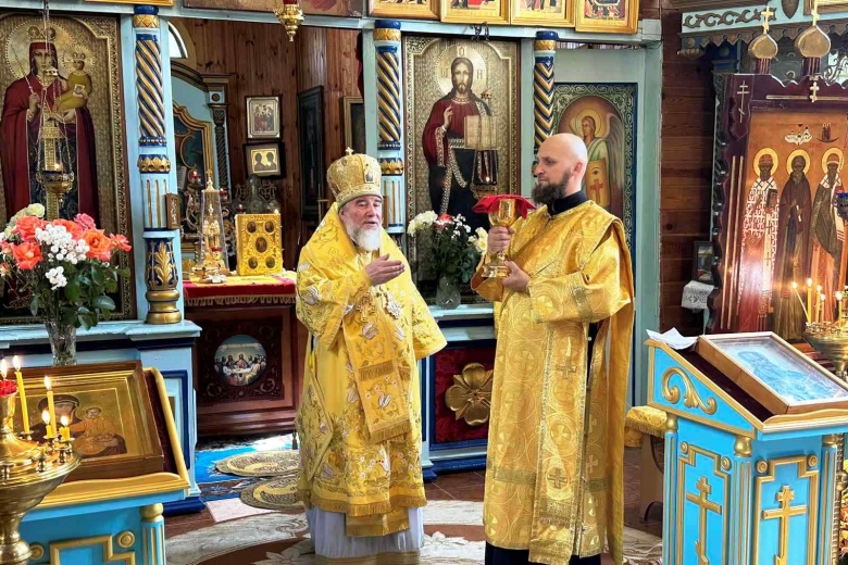 В праздник Всех Святых епископ Леонид совершил Литургию в одноименном храме г. Турова