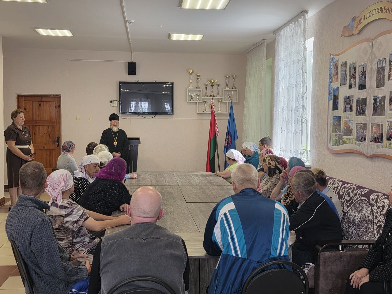 Архипастырский визит в «Полесские сосны»: забота о ближних