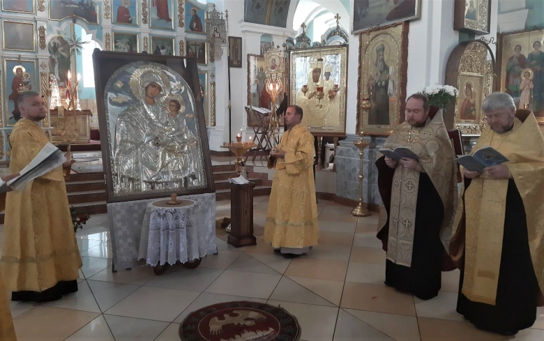 Вечернее Богослужение с Акафистом Пресвятой Богородице