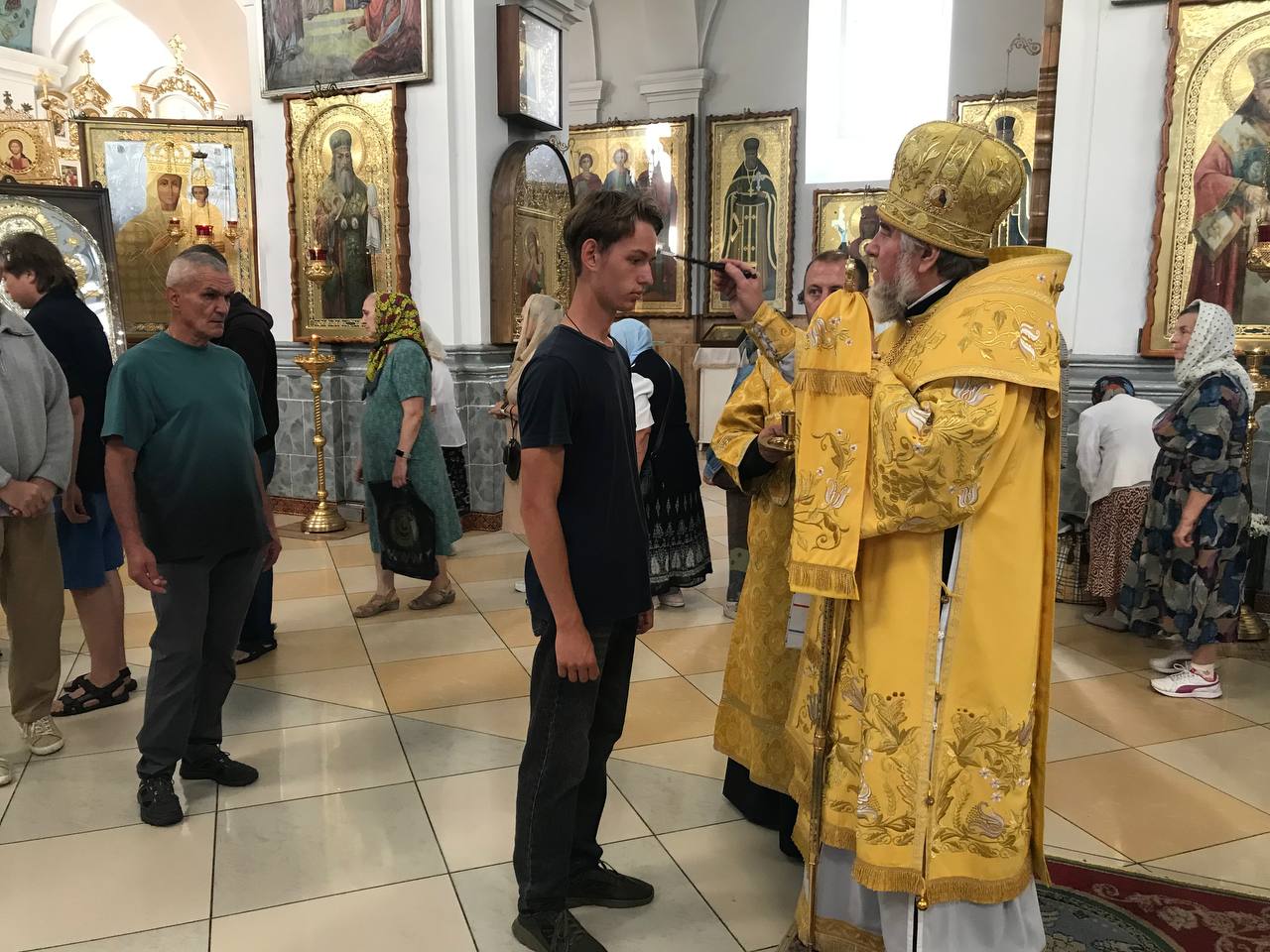 В канун Недели 8-й по Пятидесятнице епископ Леонид совершил всенощное бдение в кафедральном соборе святого Архангела Михаила города Мозыря