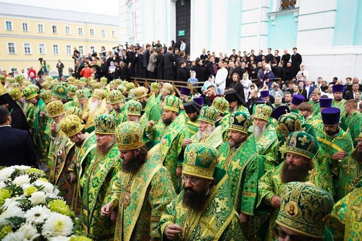 В день 600-летия обретения мощей преподобного Сергия Радонежского епископ Леонид сослужил Святейшему Патриарху Кириллу за Литургией в Троице-Сергиевой лавре