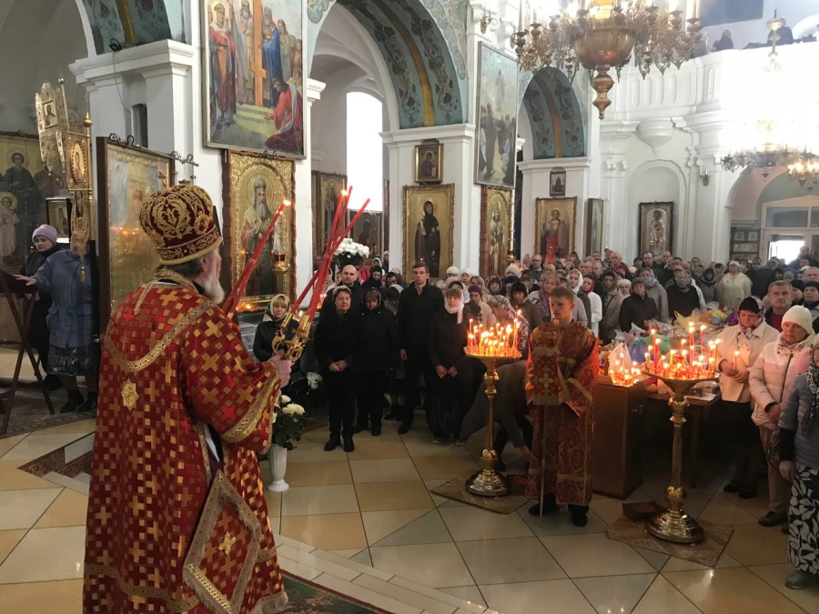В день Радоницы епископ Леонид совершил Литургию в кафедральном соборе г. Мозыря