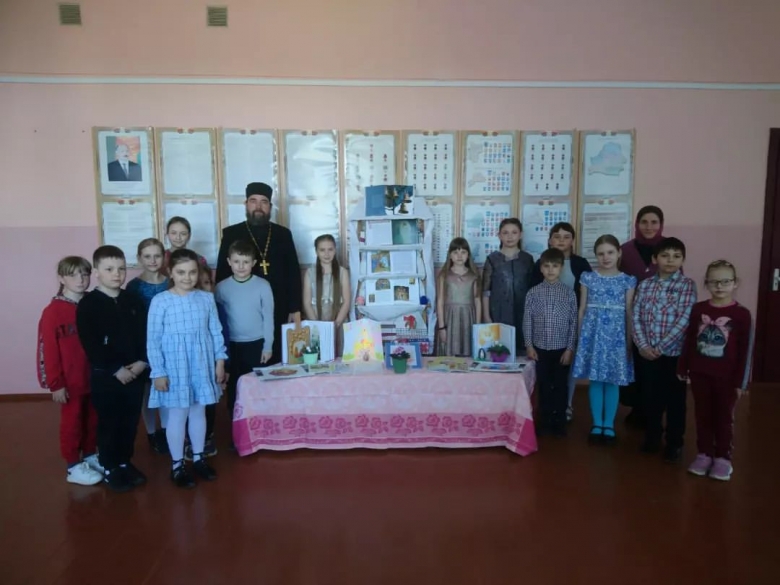 Утренник "Светлыи? праздник Пасхи" состоялся в Симоничской школе