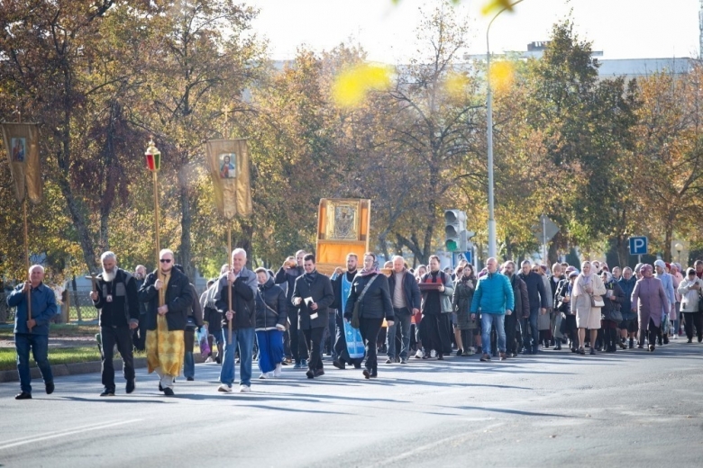В Калинковичах состоялся ежегодный Крестный ход по городу с иконой Божией Матери «Юровичская-Милосердная»