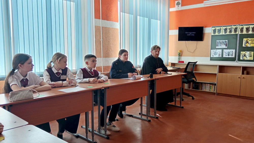 В Наровле священнослужитель провел встречу со школьниками на тему: «Вирус сквернословия»