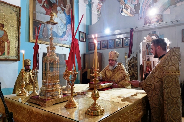 Правящий архиерей возглавил Литургию в Неделю о мытаре и фарисее