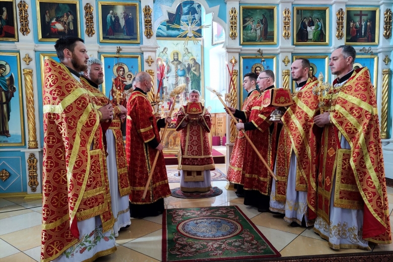 В День Победы в главном храме епархии была совершена Литургия, благодарственный молебен за дарование Победы и лития по усопшим воинам