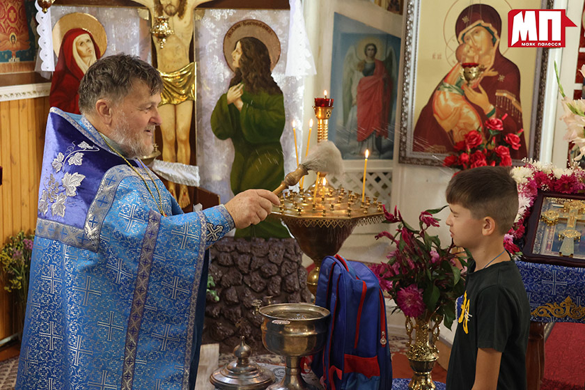 В школу – с молитвой. В храме святителя Николая Чудотворца в Брагине прошёл молебен на начало учебного года