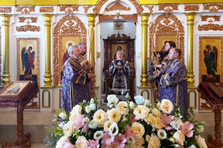 Епископ Леонид поздравил с Днем тезоименитства настоятеля Никольского храма г. Мозыря архимандрита Иакова (Шумова)
