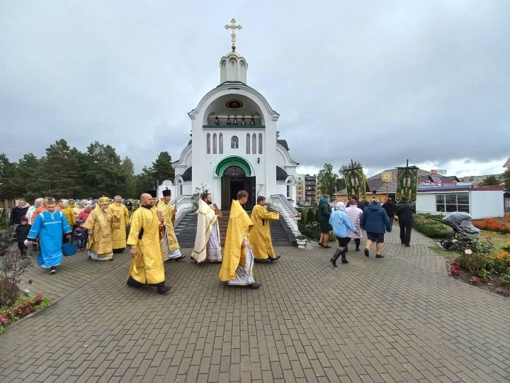 В день обретения и перенесения мощей святителя Феодосия Черниговского правящий архиерей совершил Литургию в г. Житковичи