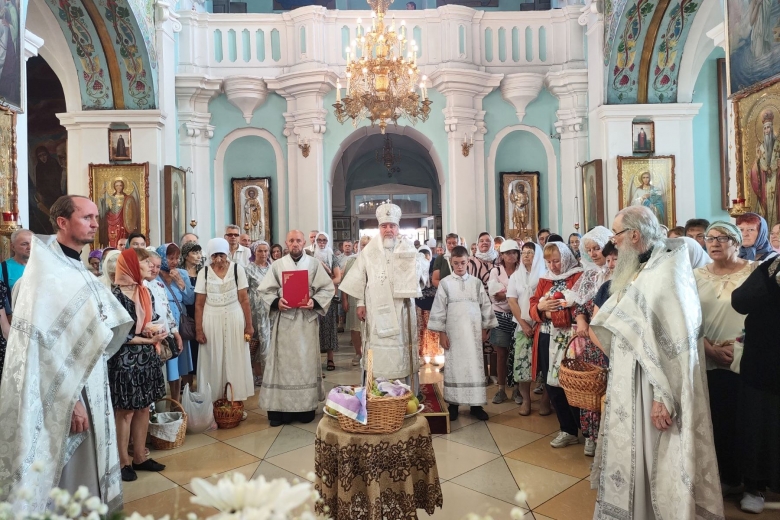 В праздник Преображения Господня правящий архиерей совершил Литургию в кафедральном соборе г. Мозыря