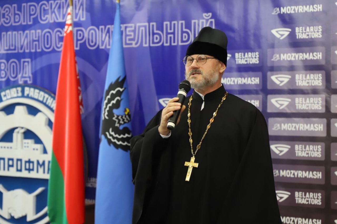 Священнослужитель поздравил коллектив Мозырского машиностроительного завода с профессиональным праздником