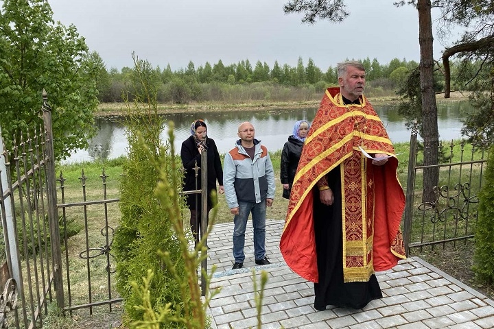 В Скрыгалове прошло праздничное Богослужение в день памяти священномученика Макария Киевского