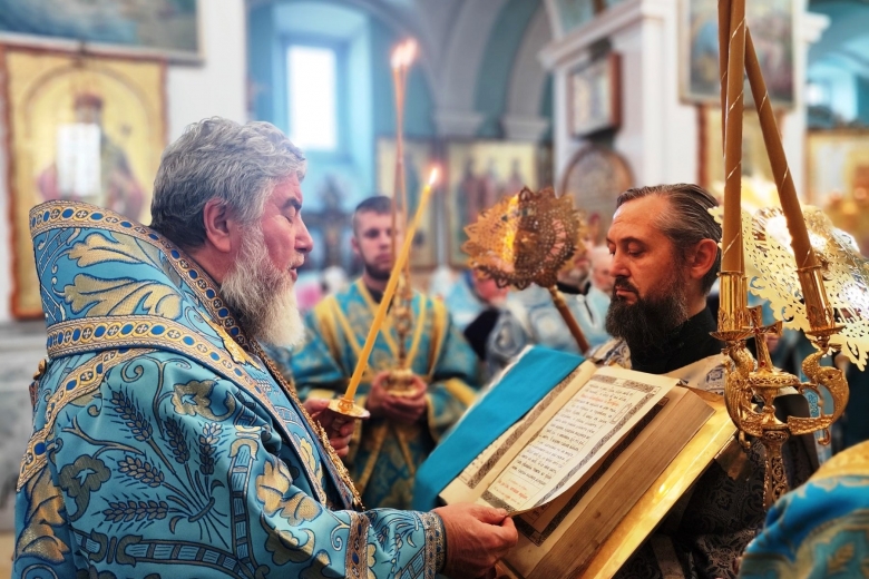 В канун праздника Успения Божией Матери епископ Леонид совершил Всенощное бдение в кафедральном соборе г. Мозыря