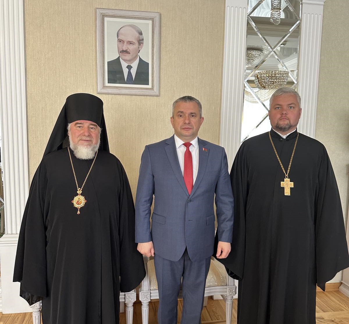 Епископ Леонид поздравил Ивана Ивановича Крупко с Днём рождения