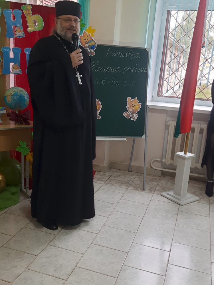 В Петрикове состоялась торжественная линейка, посвящённая началу нового учебного года