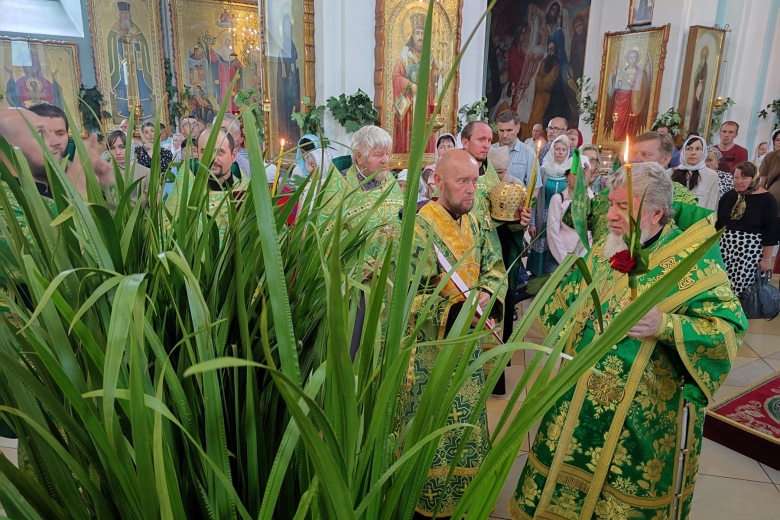 Служение Архипастыря в канун праздника Пятидесятницы