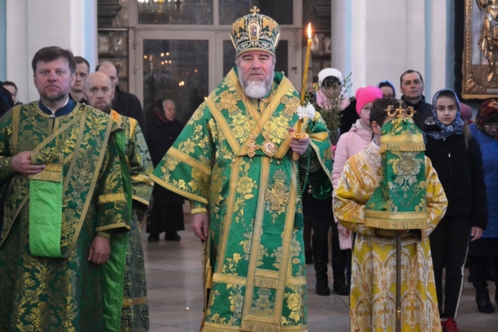 Епископ Леонид совершил Всенощное бдение в канун праздника Входа Господнего в Иерусалим