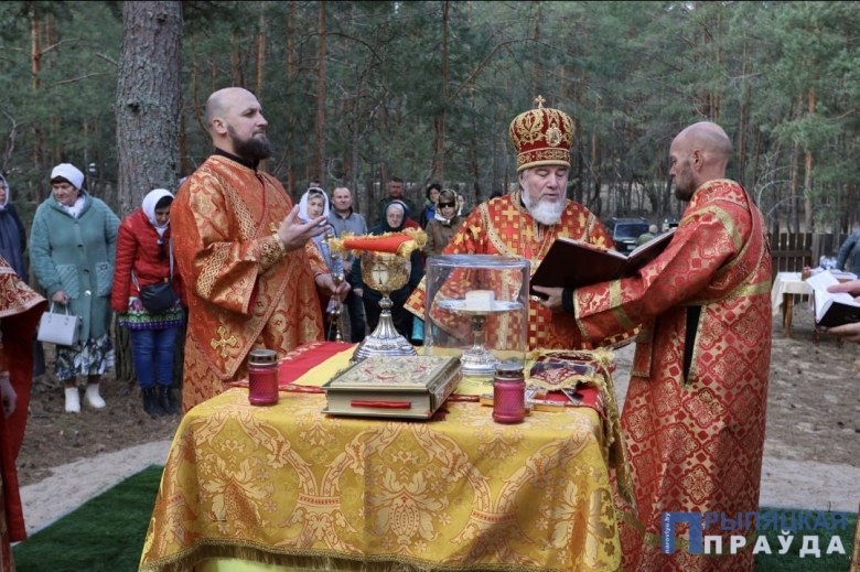 В Неделю 2-ю по Пасхе епископ Леонид совершил Литургию в отселенной деревне Дерновичи Наровлянского района