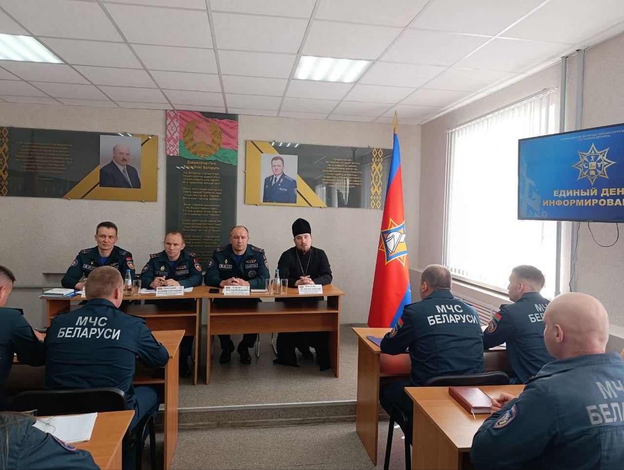 Священнослужитель Свято-Покровского женского монастыря провел встречу с личным составом Хойникского МЧС