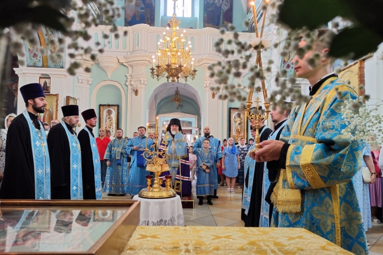 В канун праздника Успения Божией Матери Архипастырь совершил Всенощное бдение в кафедральном соборе г. Мозыря