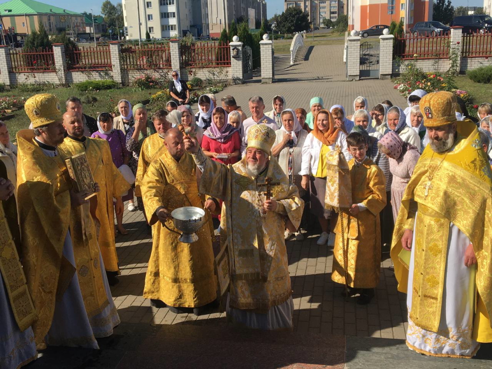 В день обретения и перенесения мощей святителя Феодосия Черниговского правящий архиерей совершил Литургию в г. Житковичи