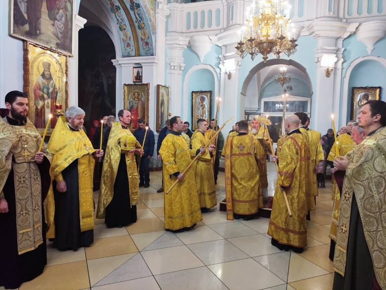 В канун Недели святых отец епископ Леонид совершил Всенощное бдение в кафедральном соборе г. Мозыря